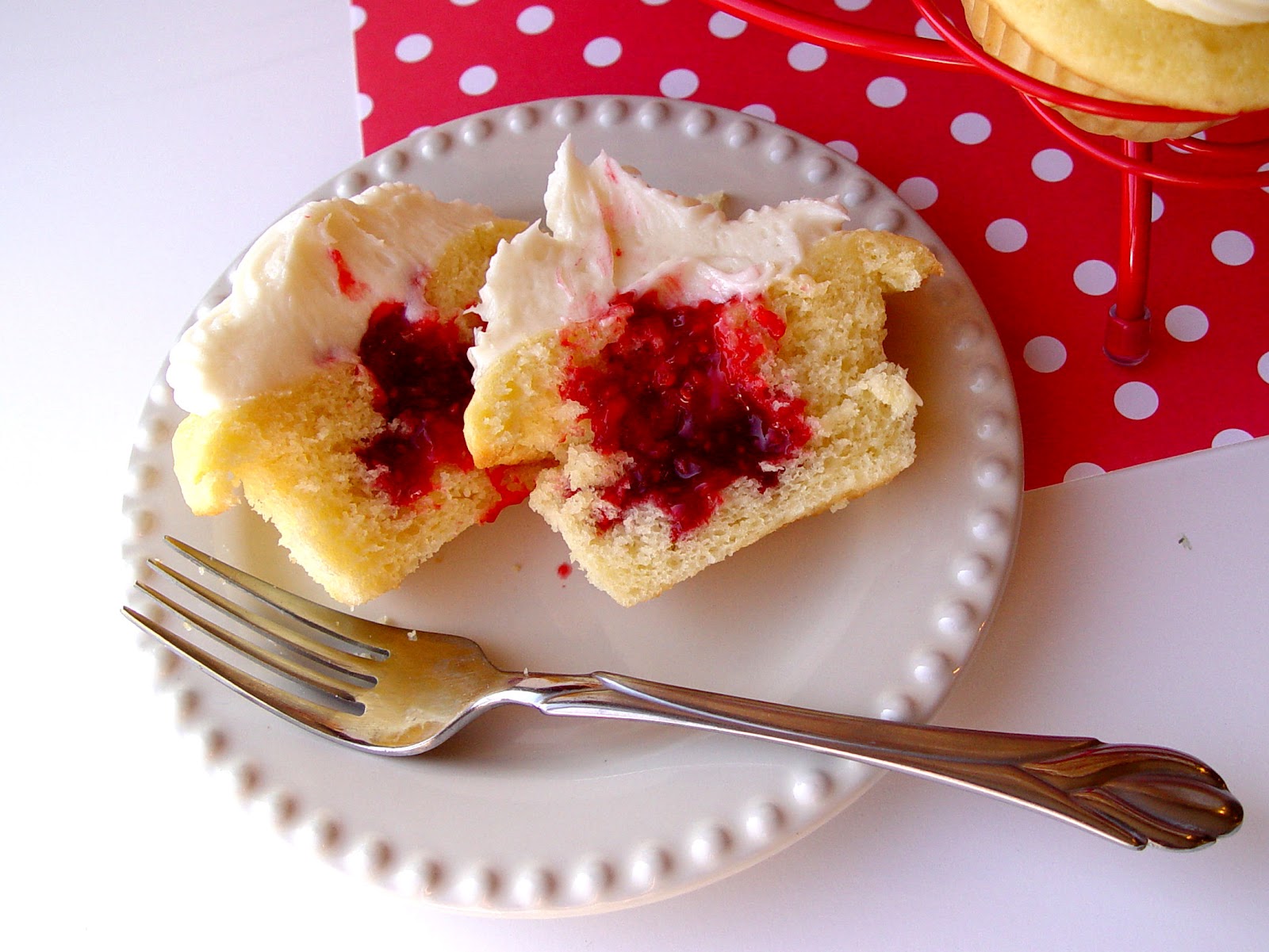 Vanilla Cake With Vanilla Frosting And Raspberries Vanilla Cake With Vanilla Frosting And Raspberries