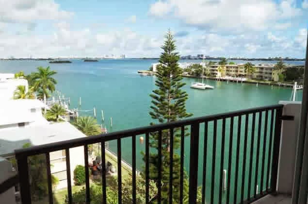Apartamento com Bela Vista em Miami $325,000
