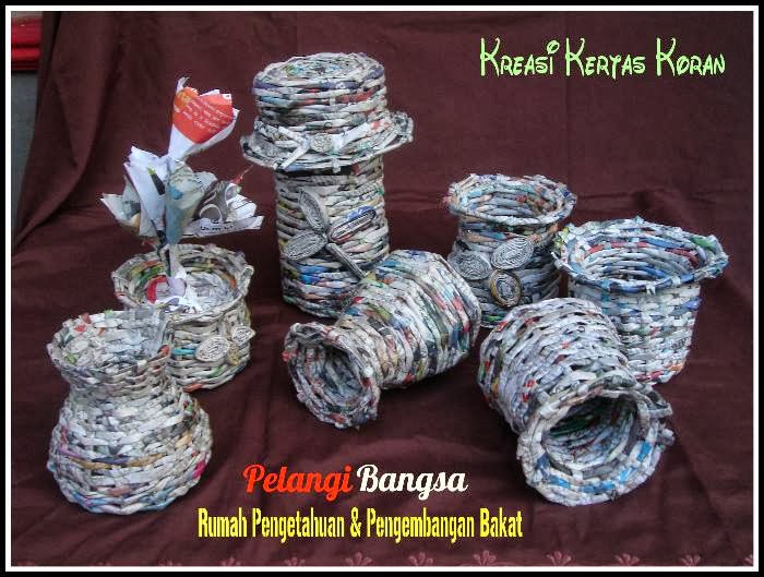 Kreasi Kertas Koran Bulan September 2013 [Belajar Membuat Vas Bunga