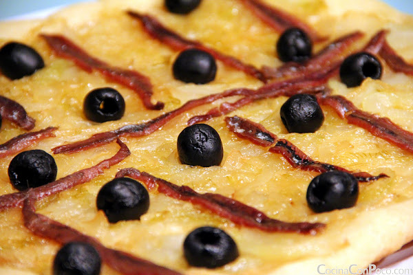 Pissaladiere - Tarta de Cebolla de la Provenza - receta sin gluten Pissaladiere - Tarta de Cebolla de la Provenza - receta sin gluten