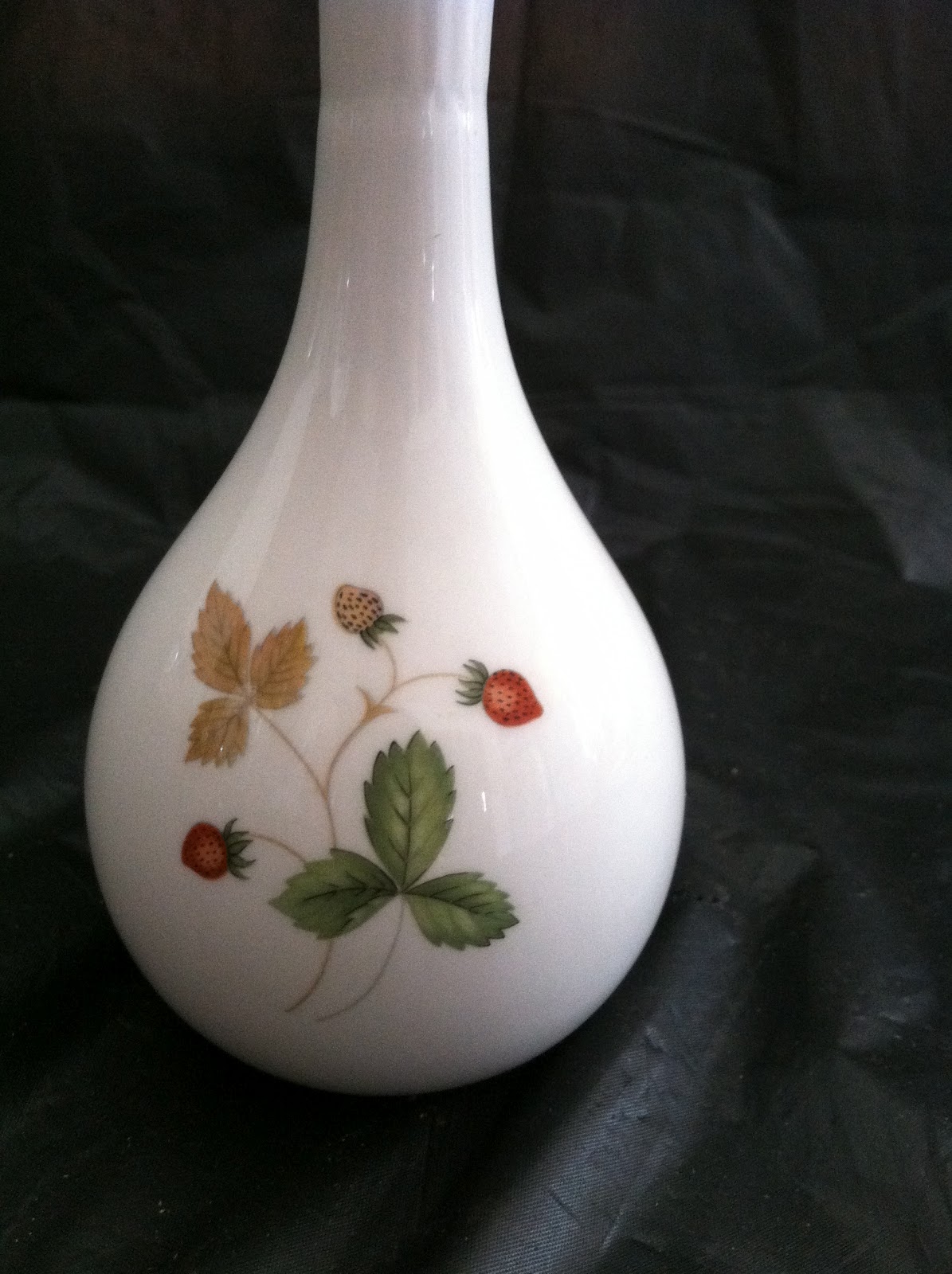John Bob S Treasures Wedge Wood Bone China Wild Strawberry Vase