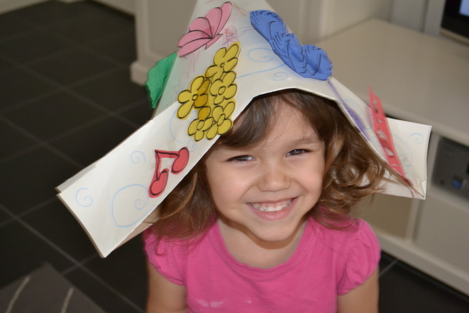 Happy Little Munchkins Mrs Honey's Hat Activity