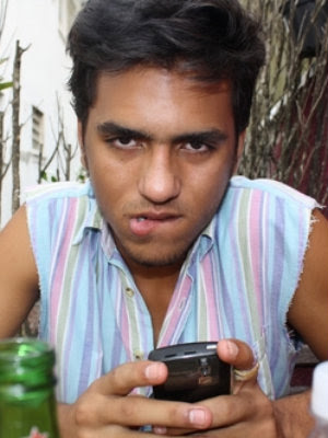 ... ele disse que cutucava o re...