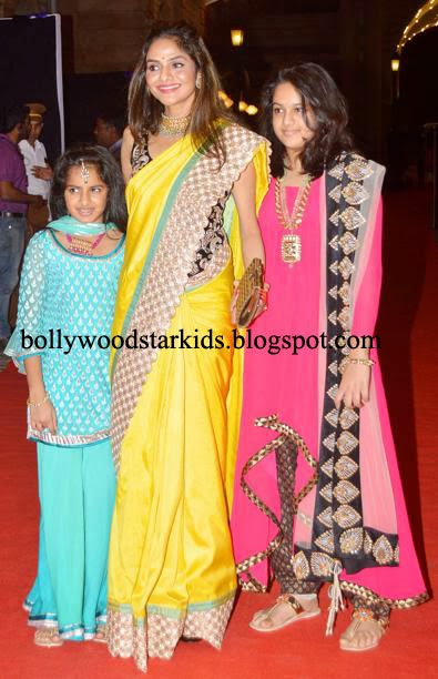 Bollywood Star Kids Madhubala With Her Daughters Ameya And Keia At Ahana Deol And Vaibhav Vora S Wedding Celebrations With this biography, explore the childhood and profile of madhubala. bollywood star kids