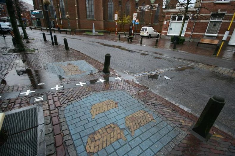 مدونة نهر المعرفة أغرب حدود بين دولتين في العالم بين هولندا وبلجيكا Nl B خط مرسوم على الأرض