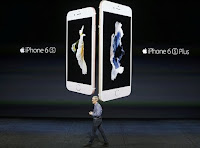 Τα νέα iPhone 6s και i6s Plus έχουν επιπλέον το "3D Touch", ζωντανές εικόνες αλλά κοστίζουν και περισσότερο. Τα νέα iPhone 6s και i6s Plus έχουν επιπλέον το "3D Touch", ζωντανές εικόνες αλλά κοστίζουν και περισσότερο.