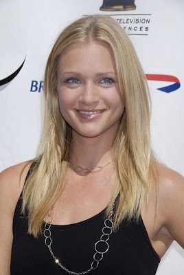 A.J. Cook Hairstyles