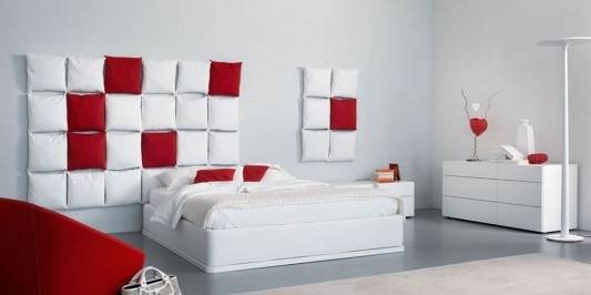 en blanco con algunos despliegues de rojo Los muebles son blancos en blanco con algunos despliegues de rojo Los muebles son blancos