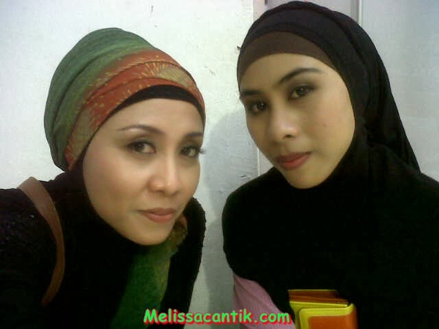 Foto Hot Tante Cantik Memakai Hijab Narsis di Hotel