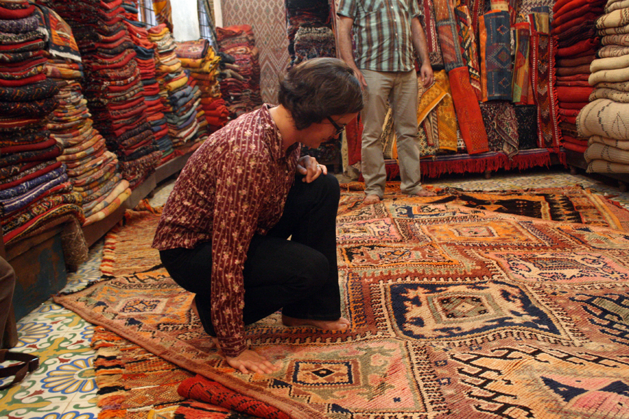 THE VIEW FROM FEZ Buying Moroccan Carpets in Fez Take Your Time!
