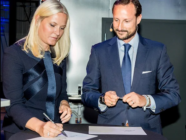 The couple attended the opening of the laboratory "SINTEF Energy", the opening of an innovation center for students at the Norwegian University of Technology
