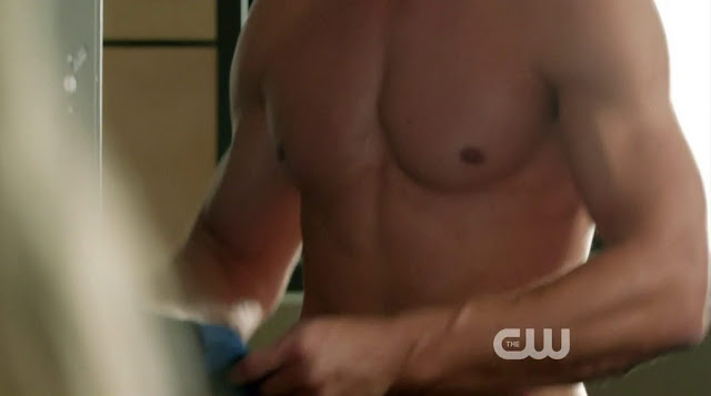 Justin Hartley Shirtless in Emily Owens MD s1e03