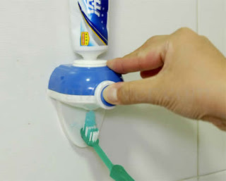 bathtoothpaste.jpg