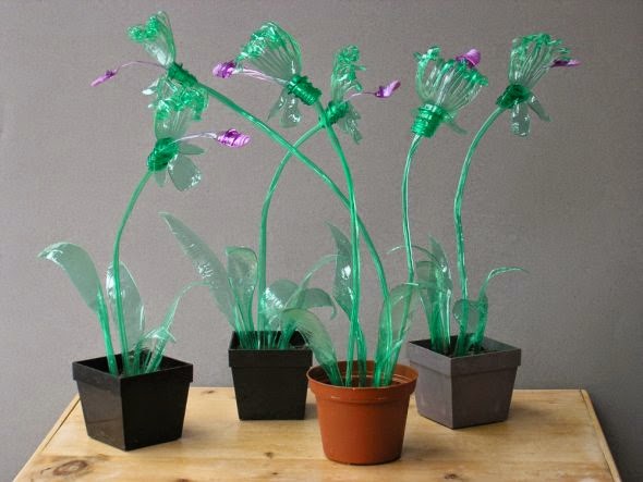 As esculturas de animais e plantas de plástico reciclado de garrafas PET de Veronika Richterová Veronika Richterová esculturas de plástico garrafas pet recicladas animais plantas