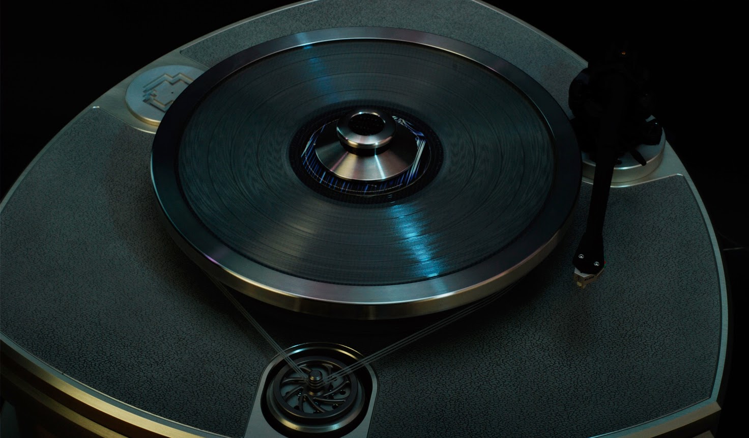 Mono and Stereo HighEnd Audio Magazine The Disc Rotator™ ultimate