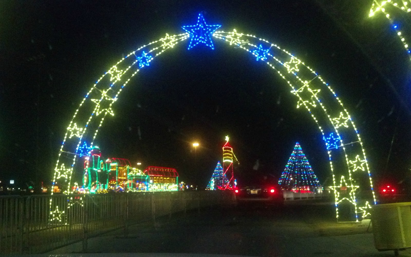 28 best christmas arch lights outdoor christmas lights 28 best christmas arch lights outdoor christmas lights