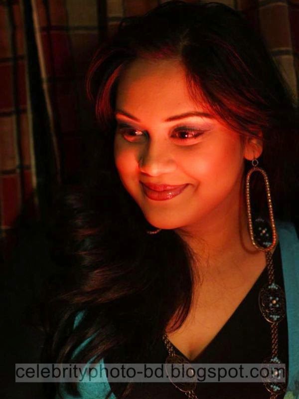 Beautiful+Bangladeshi+American+Hot+Singer+Palbasha+Siddique+Uneen+Photos+Collection006 Smartwikibd.Net