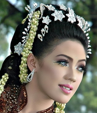 Di Balik Kecantikan Wanita Dari Sunda [ www.BlogApaAja.com ]