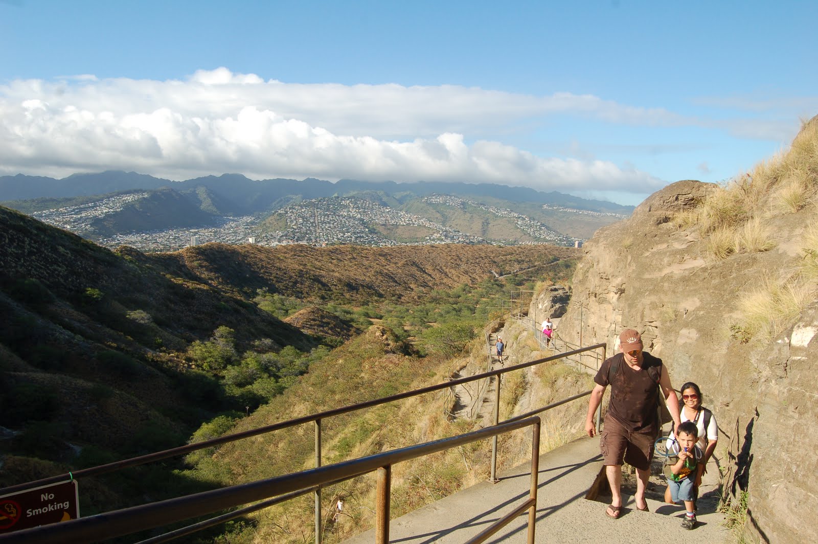 runvemrun in Hawaii Diamond Head hike