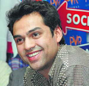 Neha+dhupia+kissing+abhay+deol