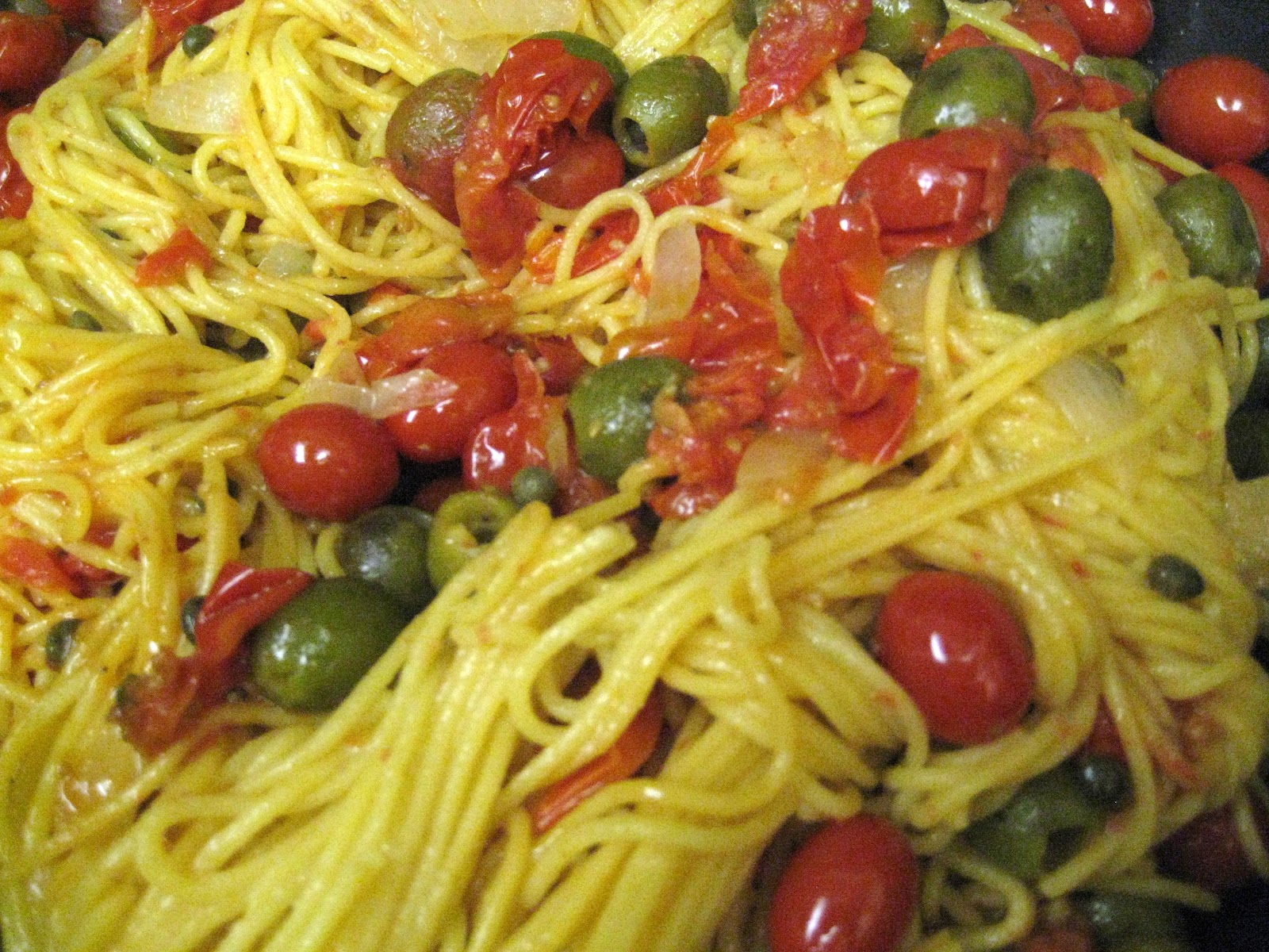 The GFree Chef Spaghetti with Green Olives and Tomatoes