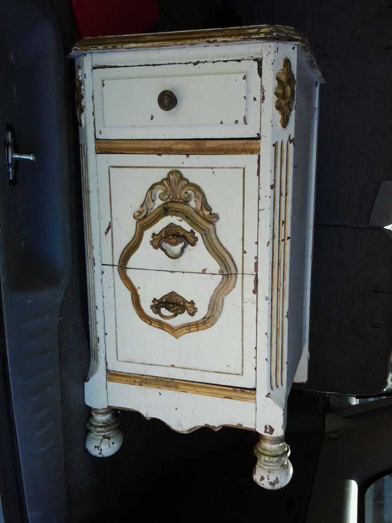 MD Designs Dresser and Matching Night stands makeover