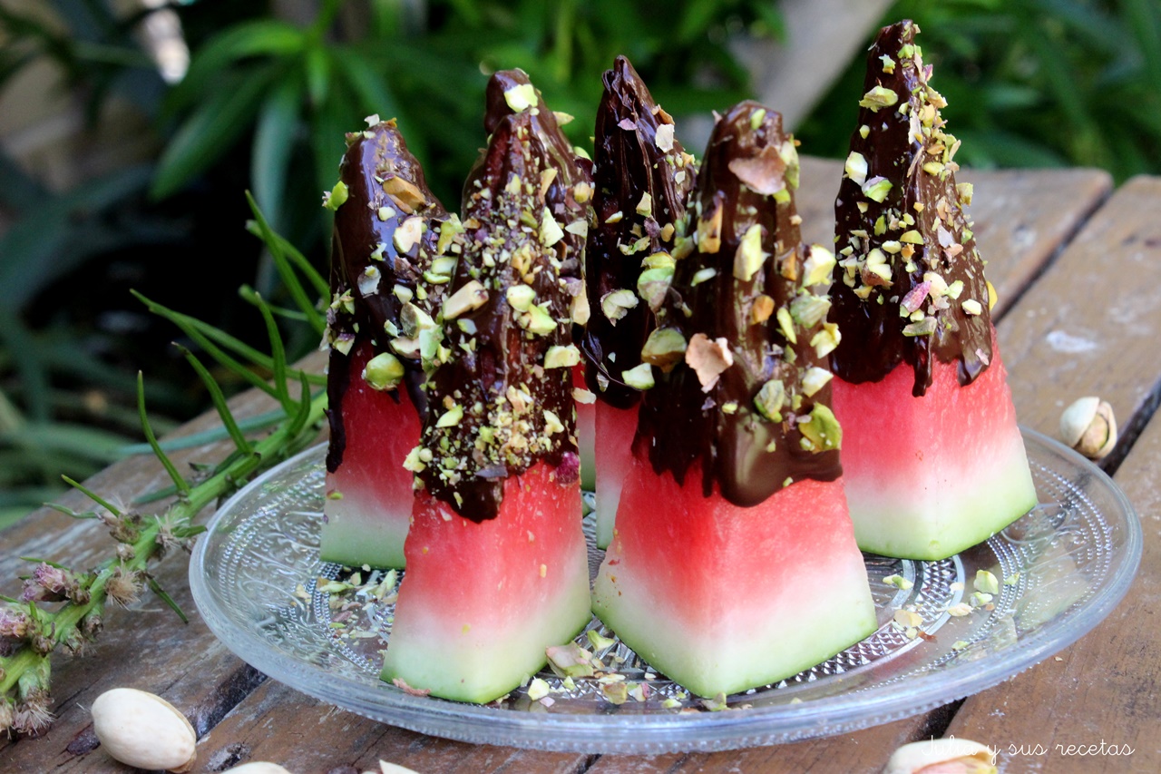 JULIA Y SUS RECETAS SANDÍA CON CHOCOLATE Y PISTACHOS
