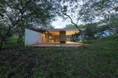 Casas Minimalistas y Modernas: Casa de Bosque Vanguardista