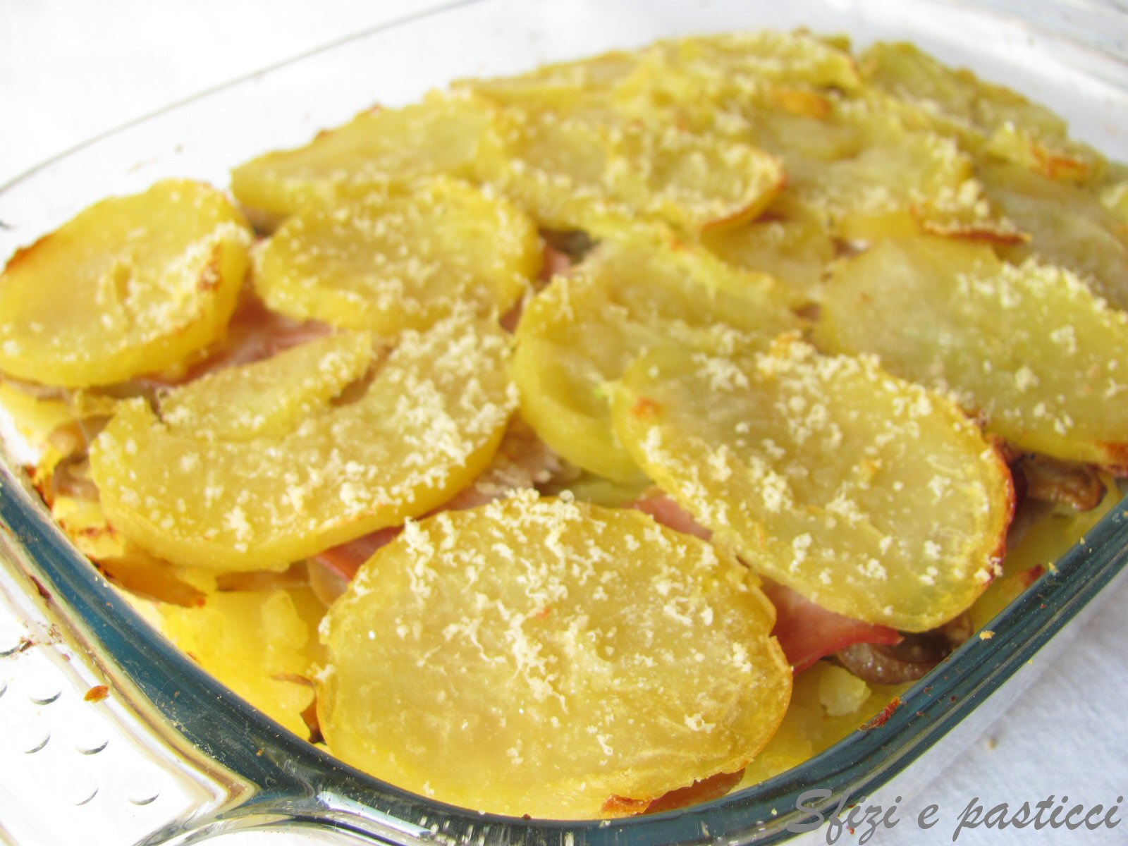 Sfizi e pasticci Tortino di patate, prosciutto e funghi