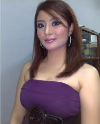 Syella Kamaruddin Panas Dengan Baju Dedah Dada