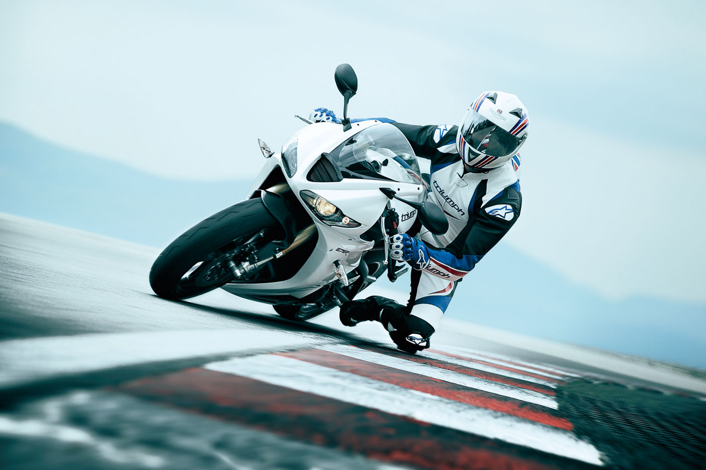 [Image: 2011-Triumph-Daytona675Ra.jpg]