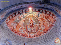 Detall de la cúpula de l'absis decorat de Sant Esteve de Tavèrnoles. Autor: Ricard Badia Detall de la cúpula de l'absis decorat de Sant Esteve de Tavèrnoles. Autor: Ricard Badia