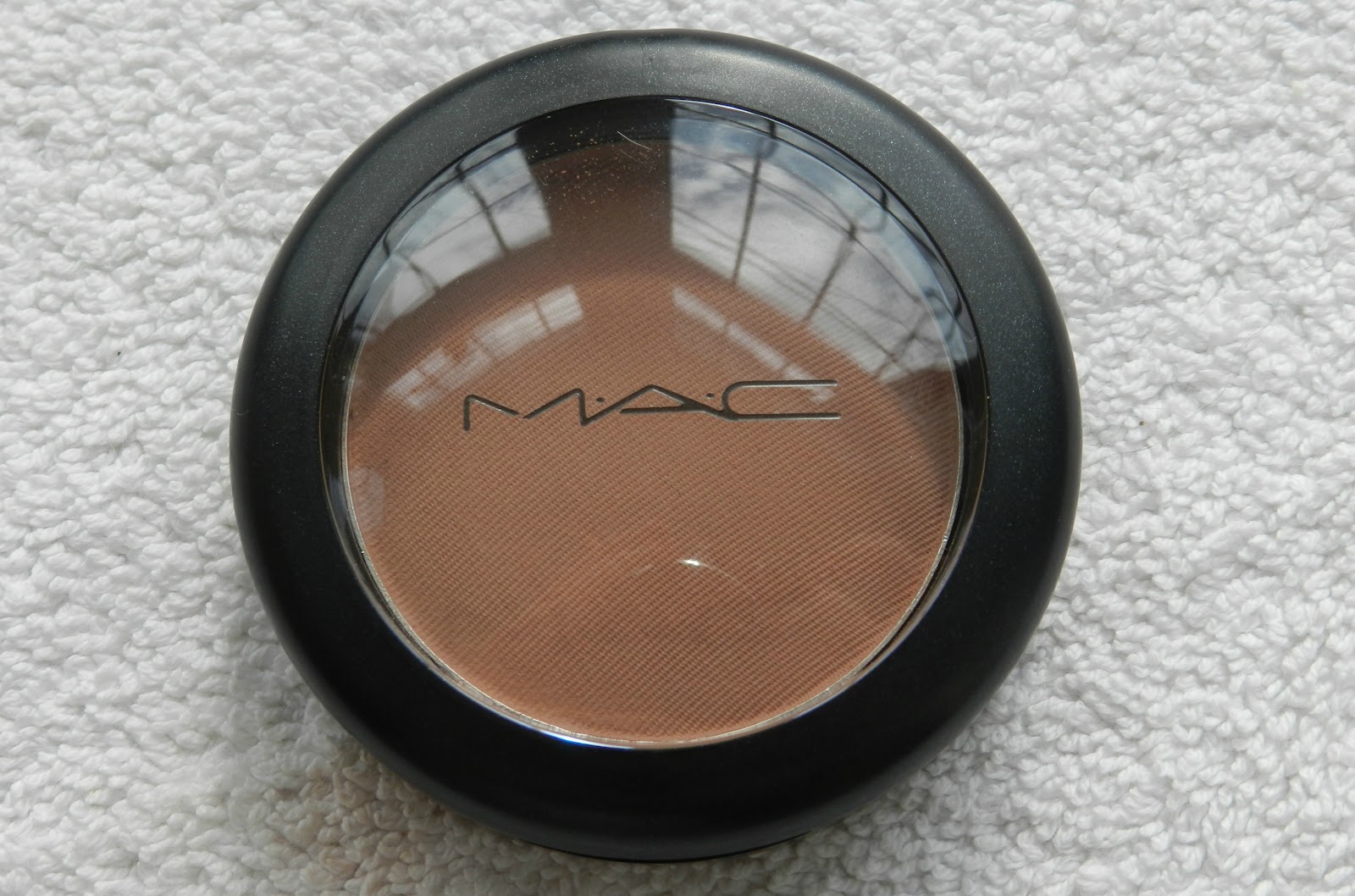Vintage Allure MAC Powder Blush in Harmony