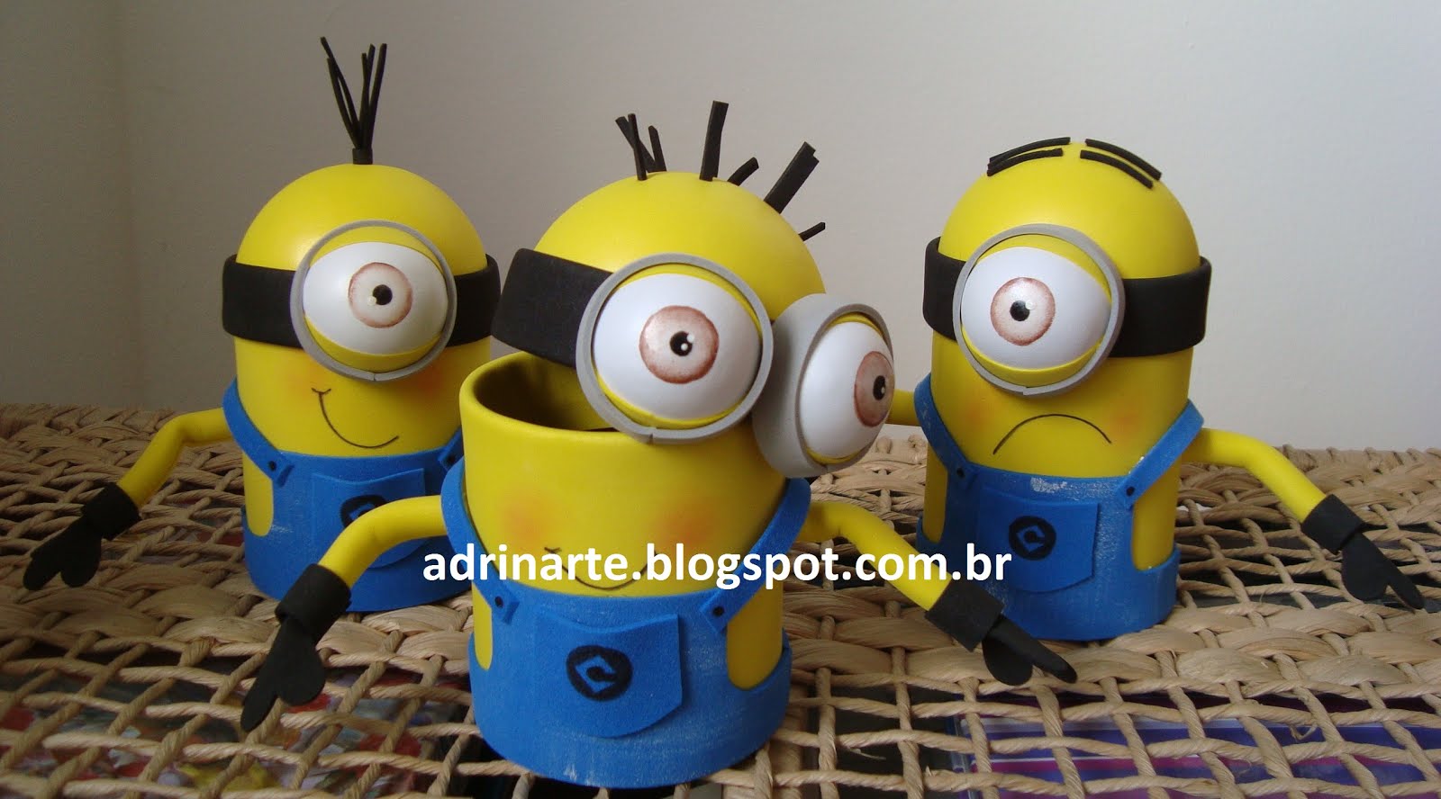 Latinha dos Minions em EVA 3D- 14cm de altura