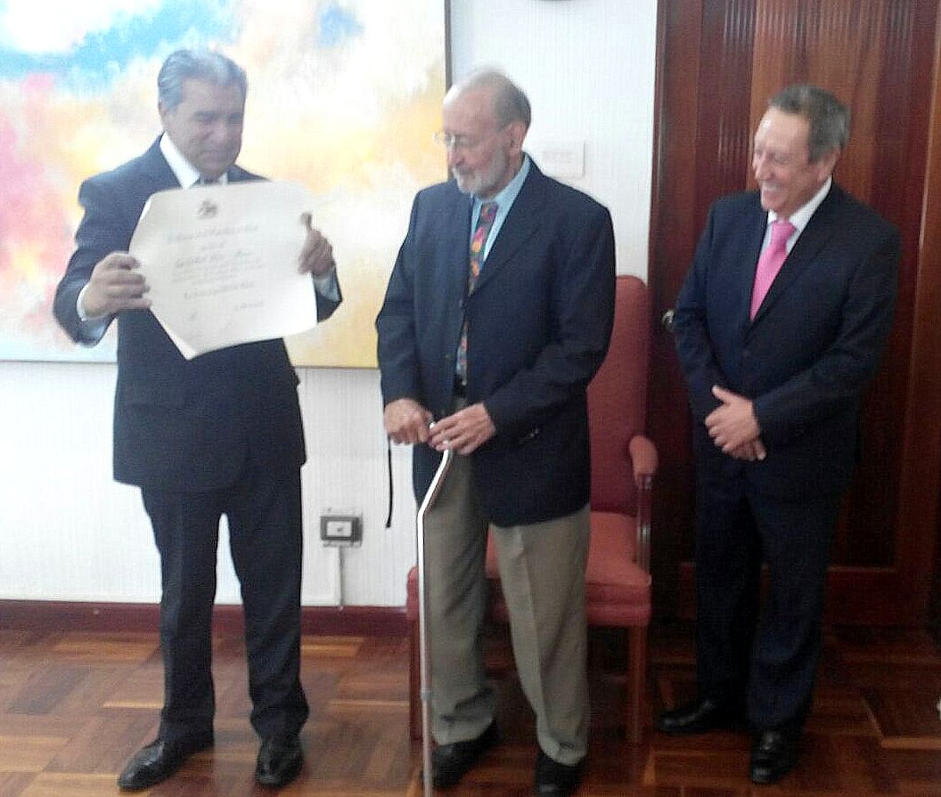 Chile destaca a importante colaborador en DDHH.