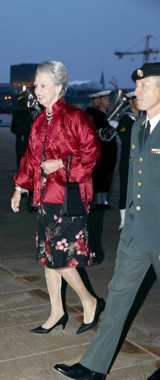 La Princesse Marie n'y assistait pas car elle est à New York où elle assiste du 24 au 26 septembre à des conférences sur l'autisme.  Mary portait une robe Dolce & Gabbana.