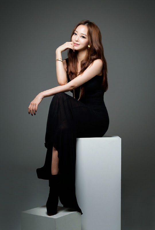 Han Ye Seul signs an exclusive contract with Key East Entertainment