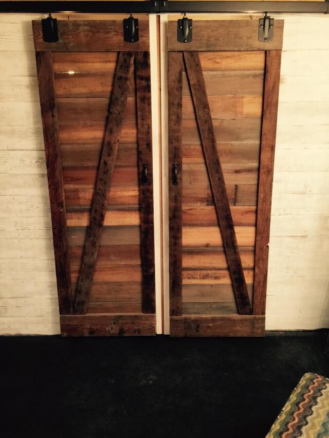 One Thrifty Chick DIY Dressing Rooms { Budget Designs }