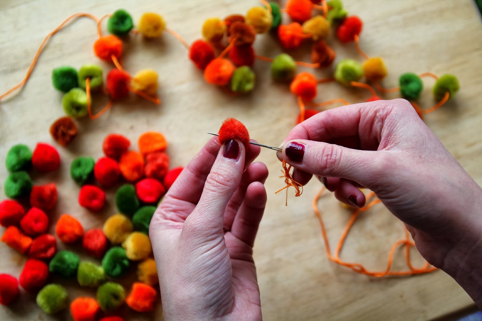 This, too PEICD (PROJECTS EVEN I CAN DO) THANKSGIVING POMPOM GARLAND