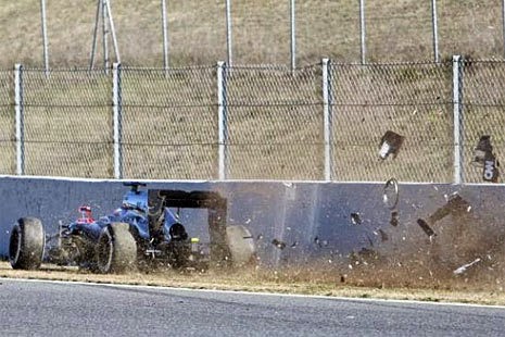 Alonso comienza con accidente en McLaren Alonso comienza con accidente en McLaren
