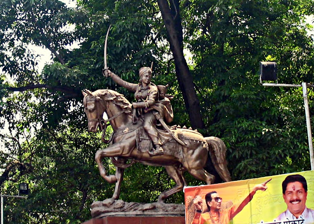 statue of Jhansi ki Rani in Pune