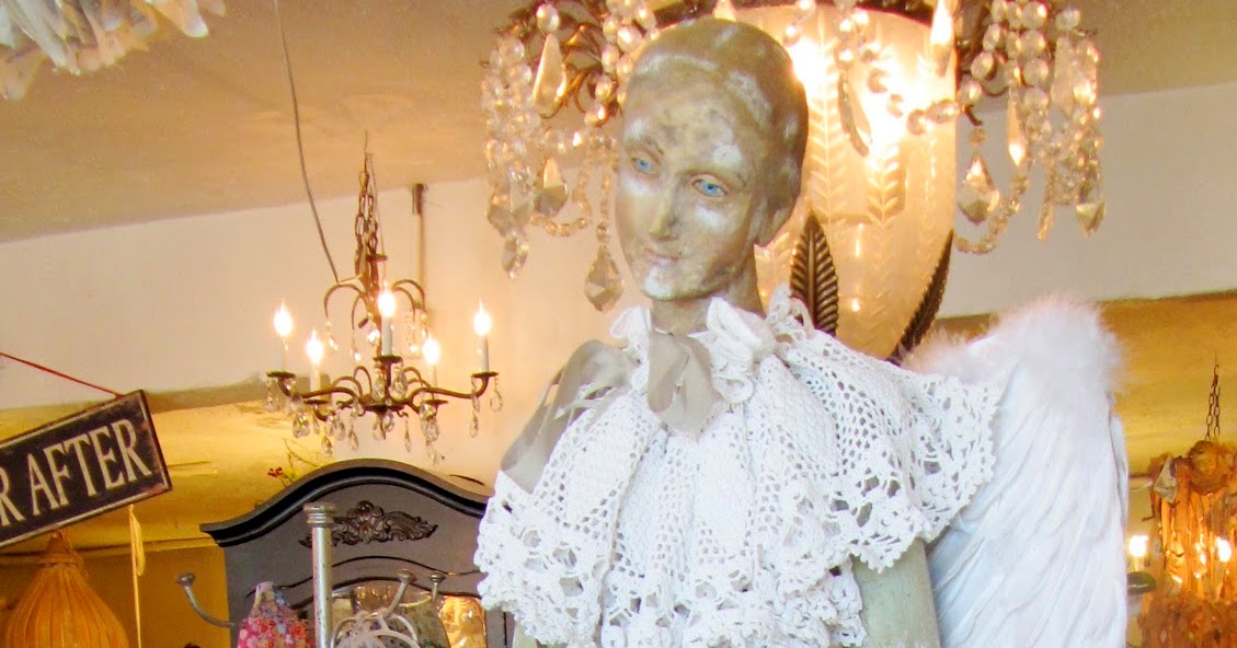 Robins Vintage Suitcase Vintage Suitcase