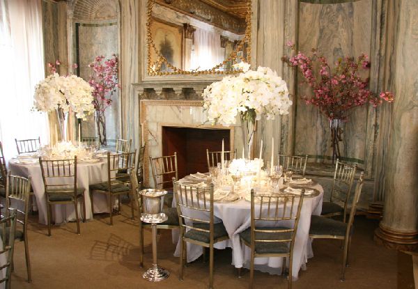 Ресторан.  Lily-and-barts-wedding-room-decor