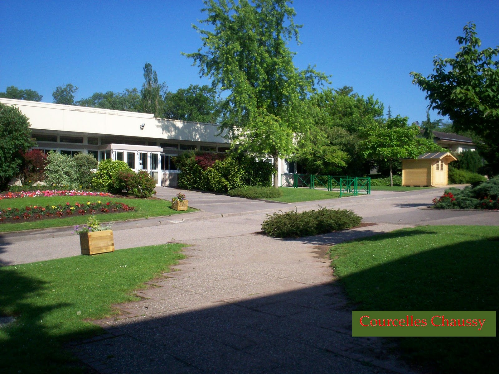 Les Demoiselles de Courcelles Bienvenue à COURCELLES