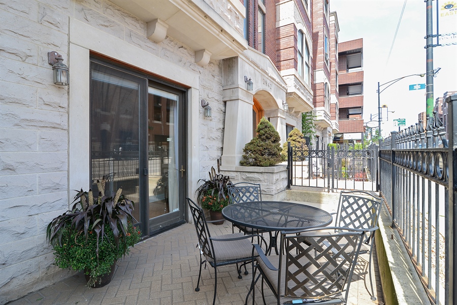 The Chicago Real Estate Local Watch the video! Two bedrooms Lakeview