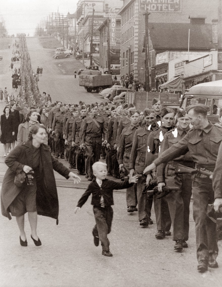30 of the most powerful images ever - “Wait For Me Daddy,” by Claude P. Dettloff in New Westminster, Canada, October 1, 1940
