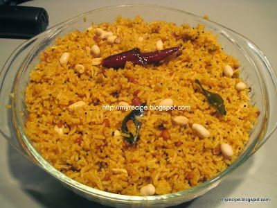 Tamarind rice with spices and peanuts