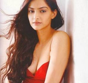 Sonam Kapoor Wallpaper with her boyfriend, Sexy Sonam Kapoor hindi movie video download. Latest news of Bollywood Actress Sonam Kapoor