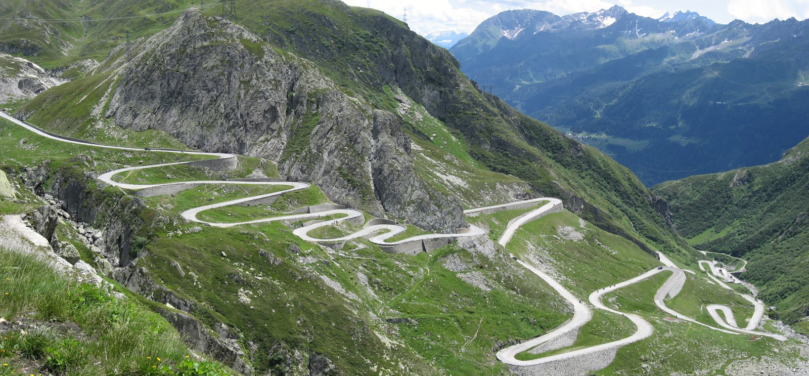 long+winding+road+p92b_saint_gothard_pass_switzerland.jpg