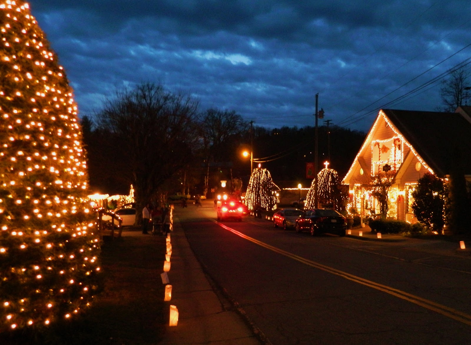 Lise's Log Cabin Life An Evening at the Dillsboro Luminaries Festival